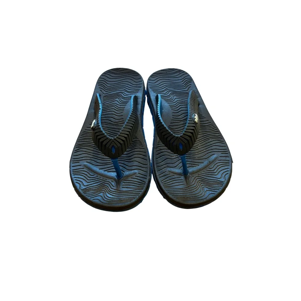 Revo flip-flops, size 5-5.5 / big kid), navy/black rubber thong sandals